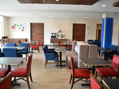 Holiday Inn Express & Suites Raleigh Airport - Brier Creek By Ihg Exteriör bild